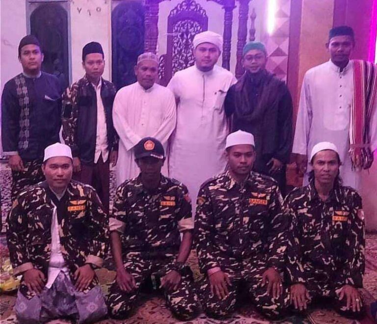 Habib Ali Husein Al Aydrus bersama Banser Kecamatan Aluh Aluh