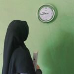 Perempuan Memandang Waktu