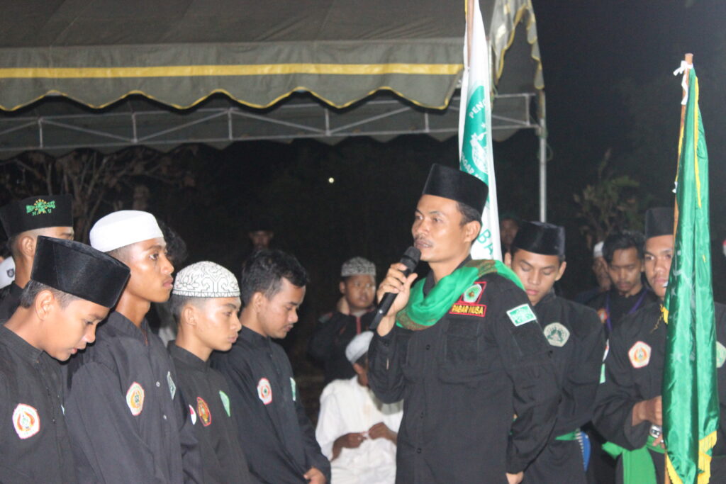 Kang Syamsul saat memberi arahan kepada santri tetap Pagar Nusa