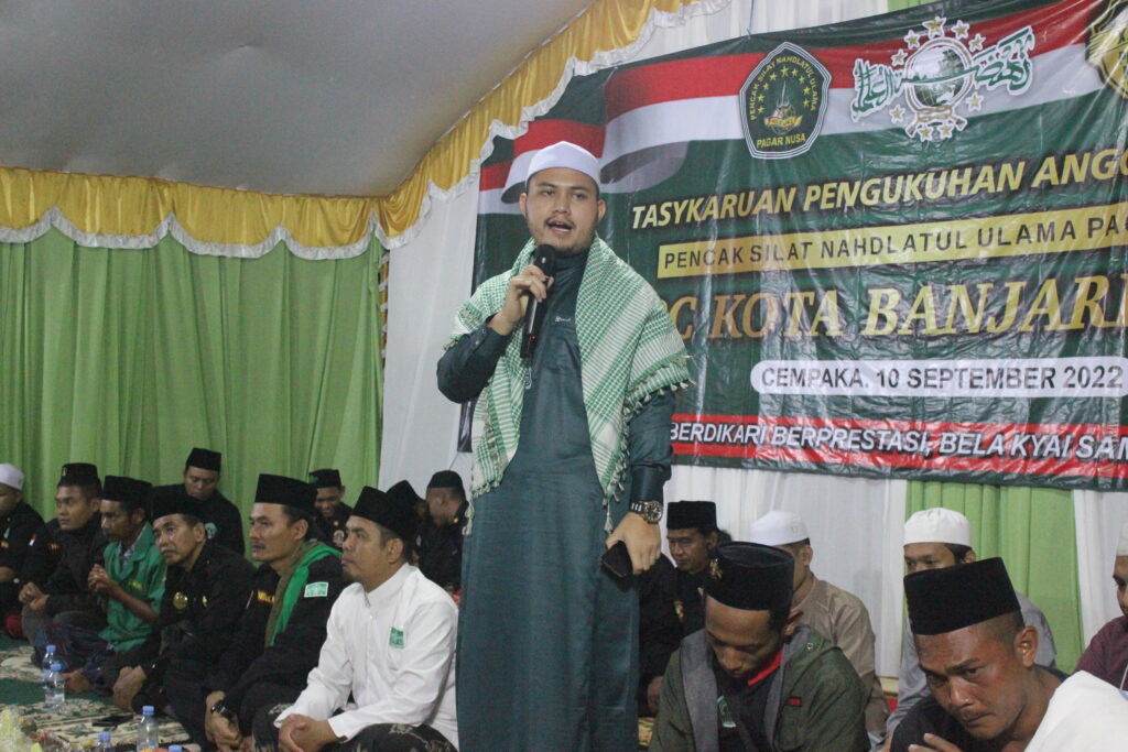 Habib Ali Husein Al Aydrus saat memberikan tausyiah dan wejangan kepada santri Pagar Nusa, foto- Albanjari.com