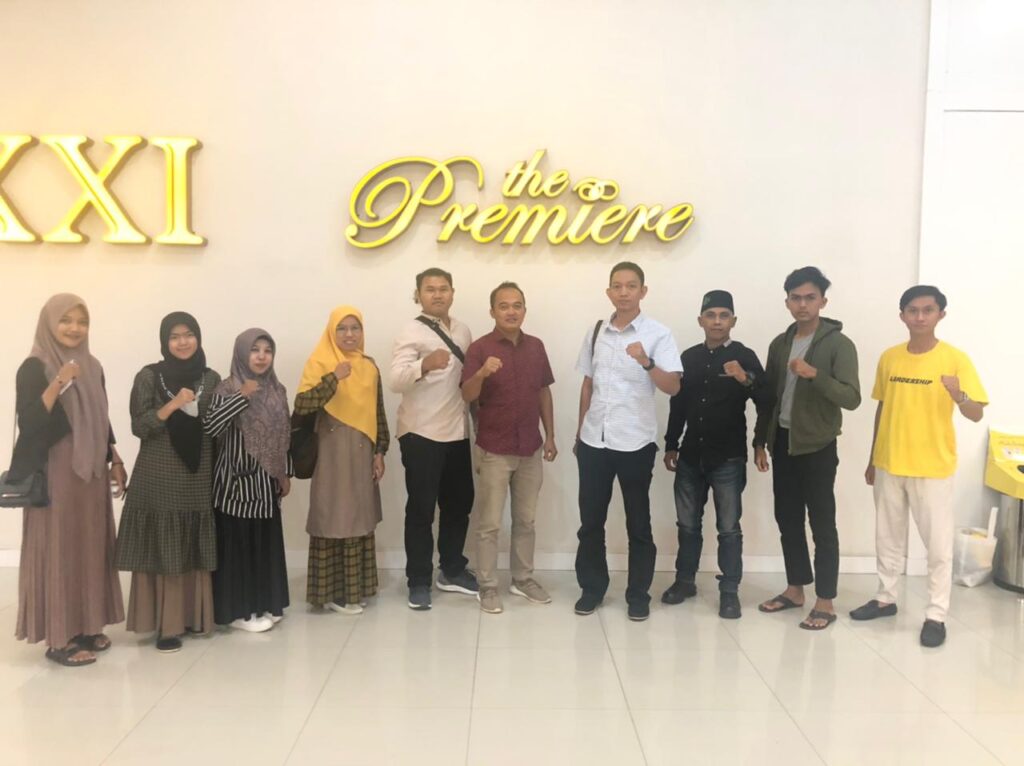 Foto bersama PC Ansor Banjar serta perwakilan banom NUdi depan bioskop XXI Duta Mall, Banjarmasin,foto-Istimewa