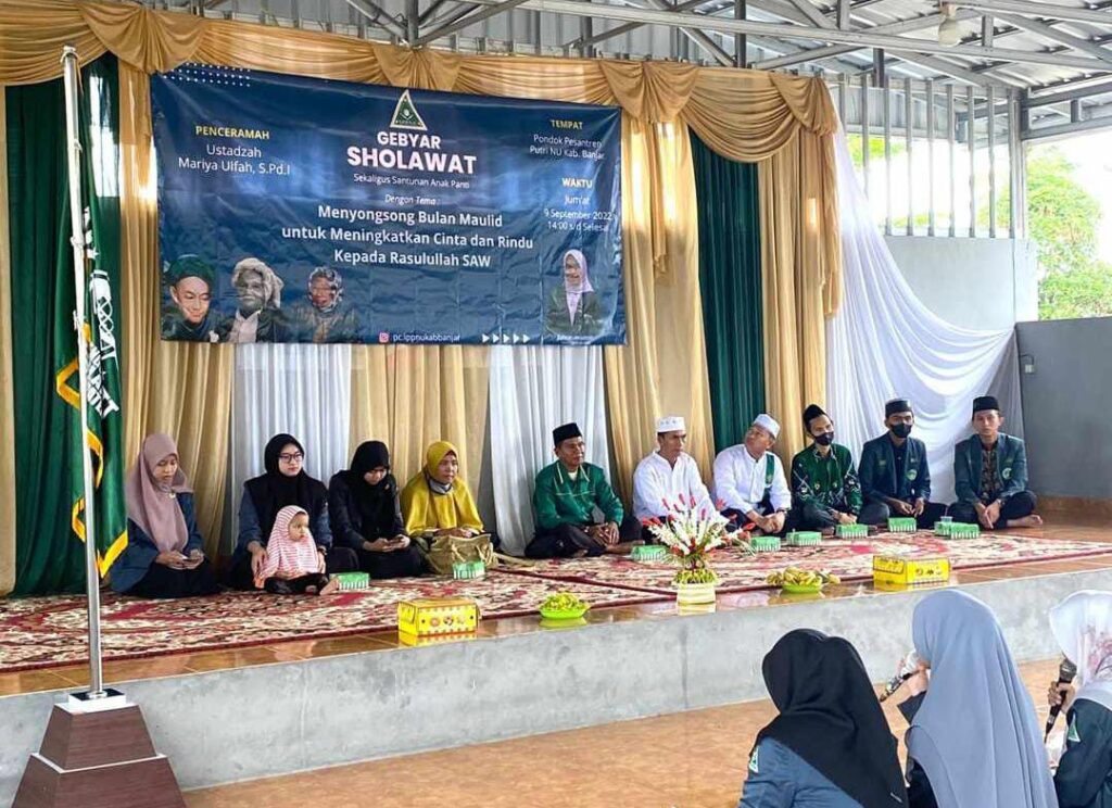 Gebyar Maulid Pelajar Putri Nadhlatul Ulama Kabupaten Banjar bersama anak Panti Pondok Pesantren Putri Nahdlatul Ulama