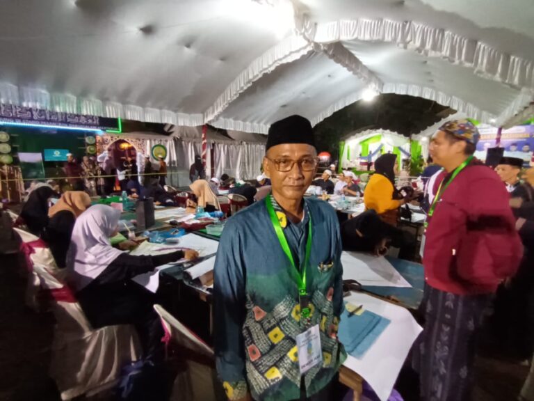 ket foto: Juri Senior MKQ Hari Santri 2022, Tuan Guru Nakhoi. Foto-Albanjari.com/Rohmiah.