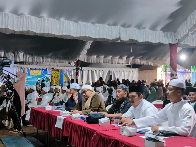 Ket: Dewan Juri Festival Maulid Habsy. Foto -Albanjari.com/Anwar.