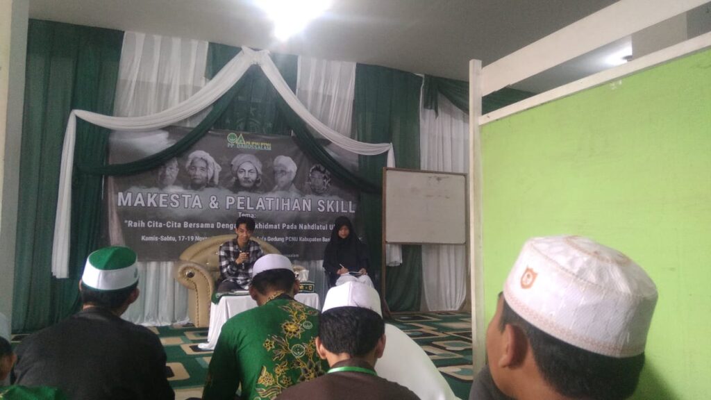 Penyampaian materi jurnalistik oleh Ketua LTN NU Kabupaten Banjar, Muhammad Bulkini/foto-Abdillah